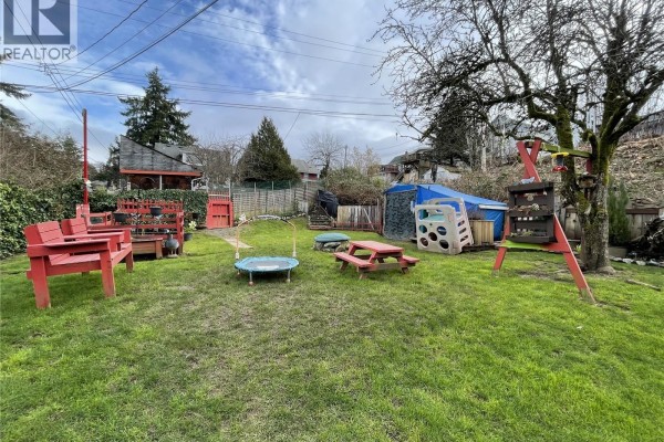 Den - 3351 4th Ave, Port Alberni, BC V9Y4G6 Photo 2