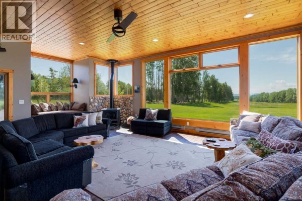 Living room - 33515 Highway 584, Rural Mountain View County, AB T0M1X0 Photo 2