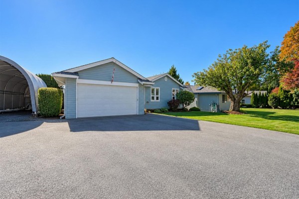 33522 Blueberry Drive, Mission, BC V2V6E7 Photo 2