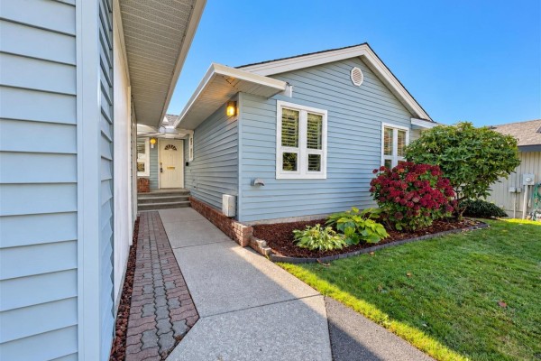 33522 Blueberry Drive, Mission, BC V2V6E7 Photo 3