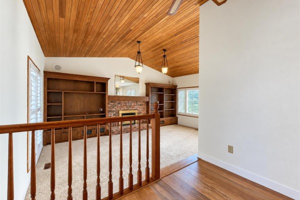 33522 Blueberry Drive, Mission, BC V2V6E7 Photo 5