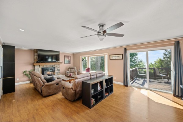 33530 Cherry Avenue, Mission, BC V2V2V4 Photo 5