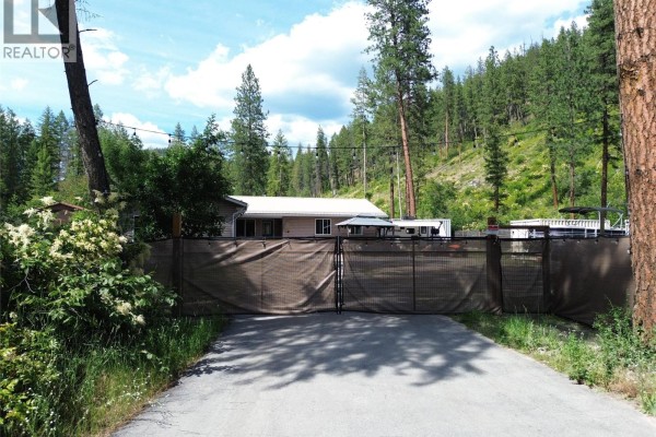Laundry room - 3356 East Lake Drive, Christina Lake, BC V0H1E1 Photo 2