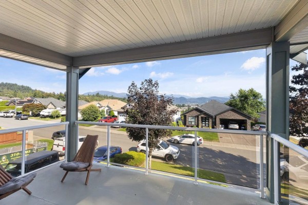 33577 12th Avenue, Mission, BC V2V6Z6 Photo 2