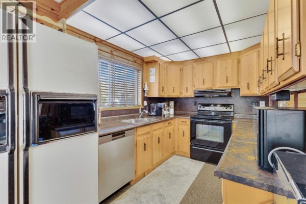 Primary Bedroom - 336, 41513 Highway 771, Rural Lacombe County, AB T0C0J0 Photo 4