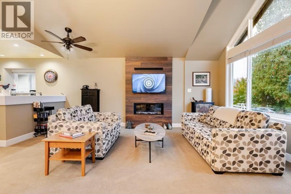 336 E 26th Street, North Vancouver, BC V7N1B1 Photo 3