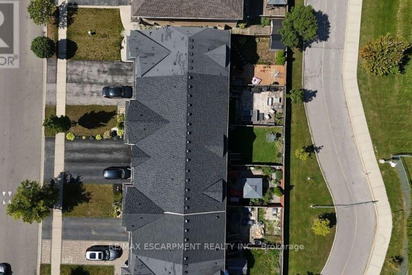 336 Pinehill Drive, Hamilton, ON, photo 2