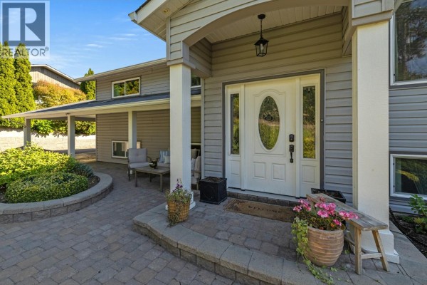 Living room - 3361 Paynter Road, West Kelowna, BC V4T1R3 Photo 2