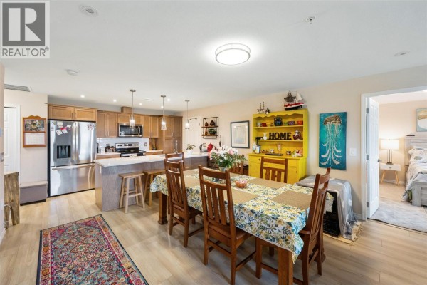 Living room - 3362 Skaha Lake Road Unit# 1002 Lot# 238, Penticton, BC V2A0J4 Photo 3