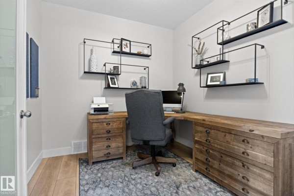 Bedroom 2 - 3363 Chickadee Dr Nw, Edmonton, AB T5Z2Y7 Photo 5