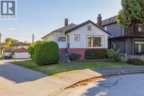 3368 Parker Street, Vancouver, BC V5K2V9 Photo 2
