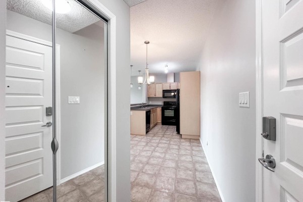 Kitchen - #337 7825 71 St Nw, Edmonton, AB T6B3R9 Photo 3