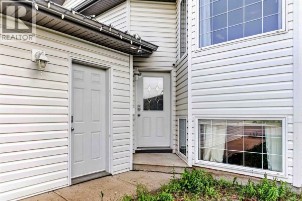 337 Diefenbaker Drive, Fort Mcmurray, AB, photo 3
