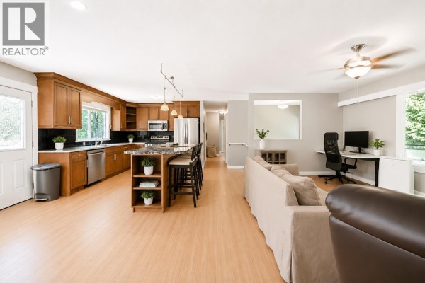 3370 Viewmount Drive, Port Moody, BC V3H2M1 Photo 3