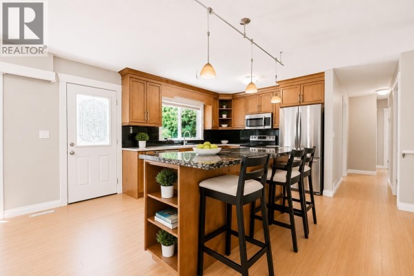 3370 Viewmount Drive, Port Moody, BC V3H2M1 Photo 5