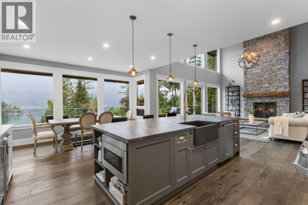 3377 Senkler Road, Port Moody, BC V3H4S3 Photo 3