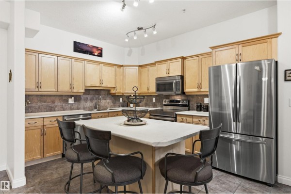 Kitchen - #338 1406 Hodgson Wy Nw, Edmonton, AB T6R3K1 Photo 3