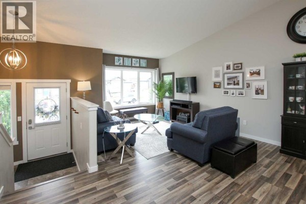 Kitchen - 338 Spruce Street, Springbrook, AB T4S0N9 Photo 4