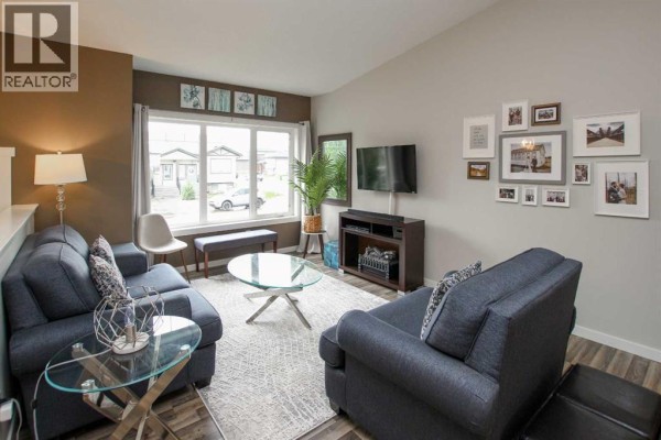 Pantry - 338 Spruce Street, Springbrook, AB T4S0N9 Photo 5