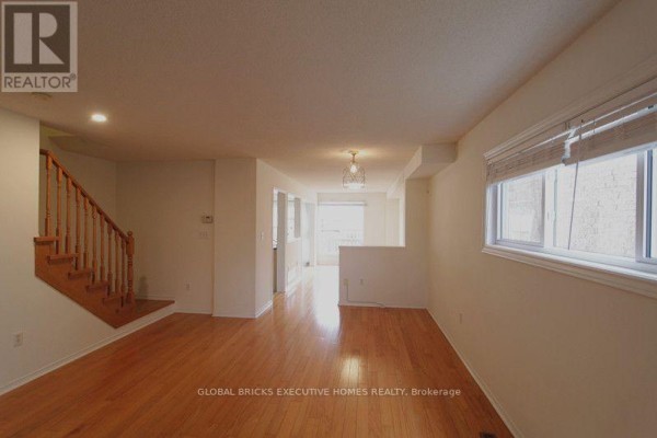 Kitchen - 3384 Snowball Road, Mississauga, ON L5N7M6 Photo 4