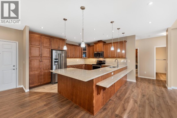 5pc Ensuite bath - 3388 Skaha Lake Road Unit# 1203, Penticton, BC V2A6G4 Photo 5