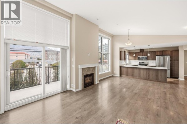 4pc Ensuite bath - 3388 Skaha Lake Road Unit# 201, Penticton, BC V2A6G4 Photo 5