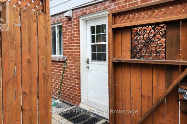 3389 Kelowna Court, Mississauga, ON, photo 2