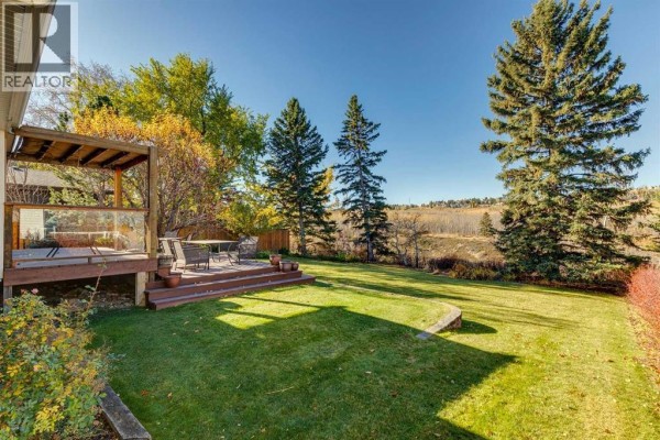2pc Bathroom - 339 Wildwood Drive Sw, Calgary, AB T3C3E4 Photo 4