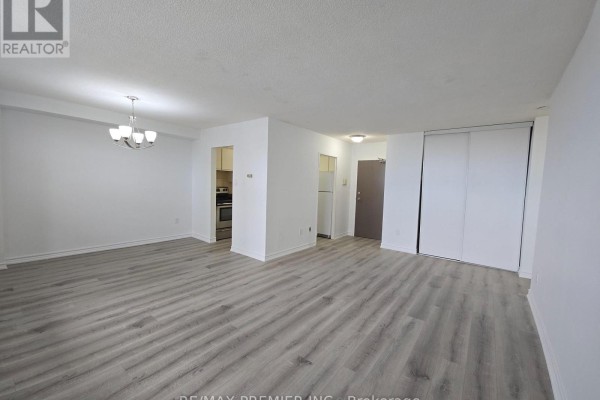 3390 Weston Road, Toronto, ON M9M2X3 Photo 5