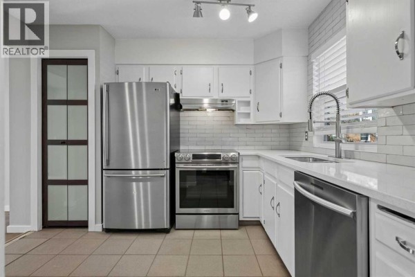 Kitchen - 34, 330 Canterbury Drive Sw, Calgary, AB T2W1H6 Photo 2