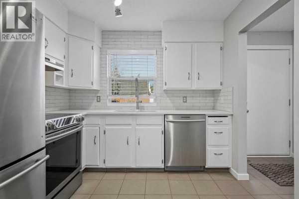 Bedroom - 34, 330 Canterbury Drive Sw, Calgary, AB T2W1H6 Photo 5