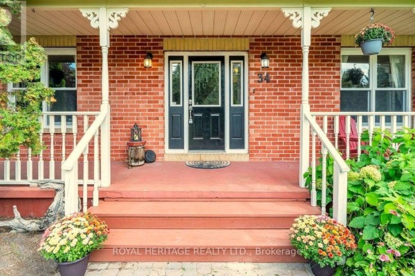 Mud room - 34 Audubon Way, Georgina, ON L0E1A0 Photo 5