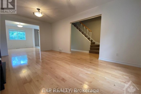 Dining room - 34 Brockington Crescent, Ottawa, ON K2G4K2 Photo 4