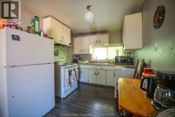 Kitchen - 34 Campbell Street, Chatham, ON N7L5C5 Photo 5