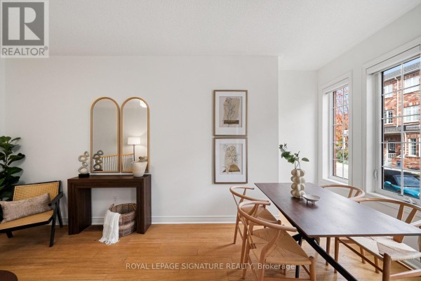 Kitchen - 34 Carnahan Terrace, Toronto, ON M4E0B2 Photo 3