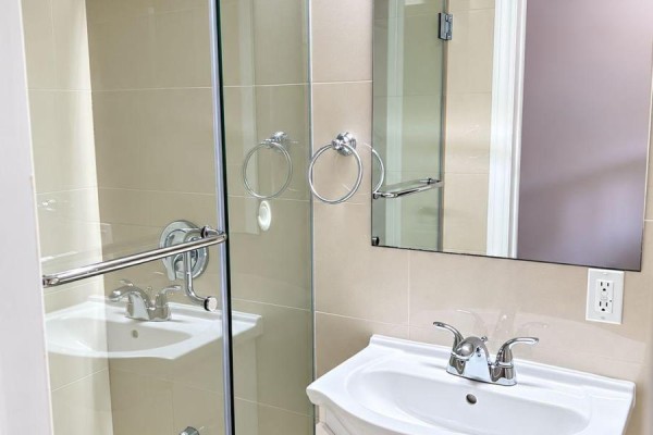 Upper - 34 Carus Avenue, Toronto, ON M6G2A4 Photo 5