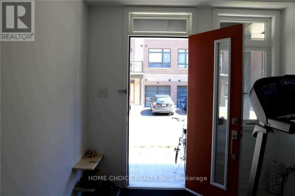 34 Engel Street E, Vaughan, ON L4L0G9 Photo 3
