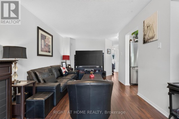 Dining room - 34 Gilgorm Road, Brampton, ON L6X4P5 Photo 4