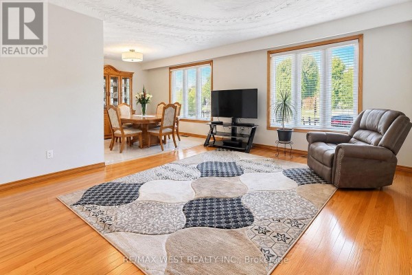 Living room - 34 Glen Castle Drive, Hamilton, ON L8G2Z4 Photo 4