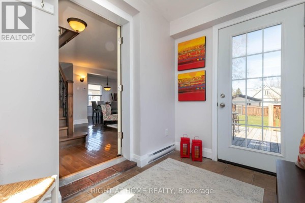 Living room - 34 Kecala Road, Toronto, ON M1P1K6 Photo 4