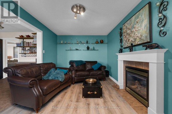 Eating area - 34 Knox Drive, Springwater, ON L0L1P0 Photo 5