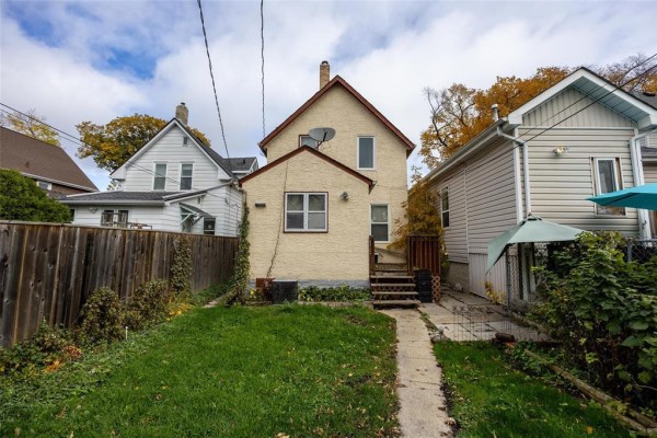 Laundry room - 34 Lansdowne Avenue, Winnipeg, MB R2W0E9 Photo 3