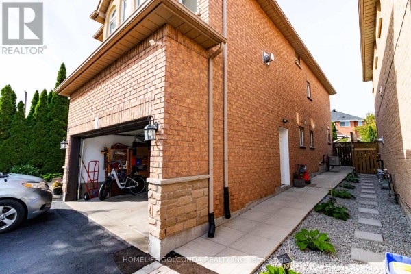 34 Linda Margaret Crescent, Richmond Hill, ON L4S2B6 Photo 3