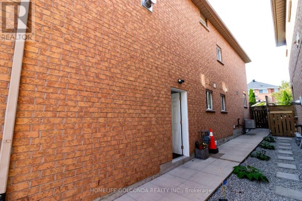 34 Linda Margaret Crescent, Richmond Hill, ON L4S2B6 Photo 4
