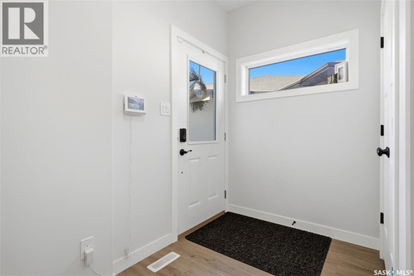 Kitchen - 34 Mackenzie Crescent, Pilot Butte, SK S0G0Z0 Photo 2
