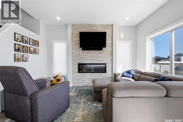 Living room - 34 Mackenzie Crescent, Pilot Butte, SK S0G0Z0 Photo 4
