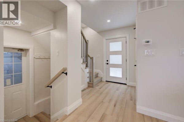34 Moore Avenue N, Waterloo, ON, photo 2
