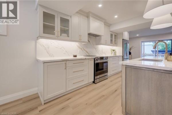 34 Moore Avenue N, Waterloo, ON, photo 3