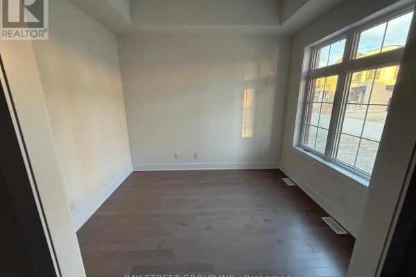 Family room - 34 Nanhai Avenue, Markham, ON L6C3N1 Photo 4