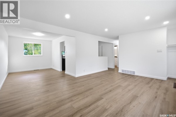 4pc Bathroom - 34 Ottawa Place, Regina, SK S4R2V7 Photo 4